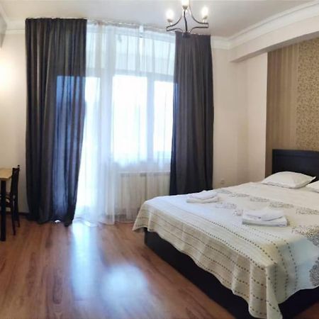 1 Bedroom Unit With Patio Tbilisi Buitenkant foto